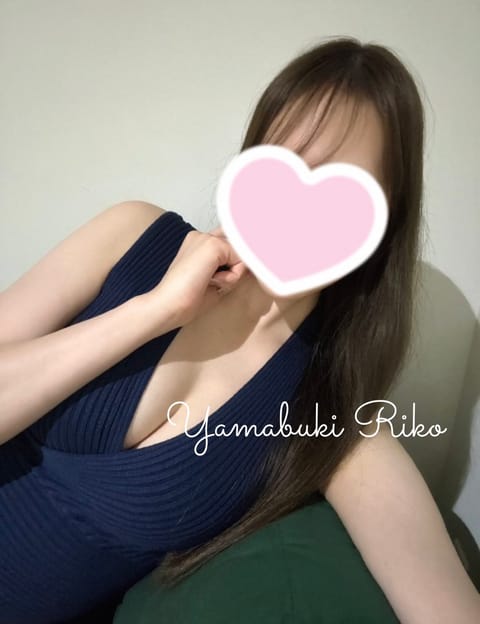 今日5時まで出勤してます🌙
やっと新しく写真撮った！
ご予約、お問い合わせお待ちしてます♡