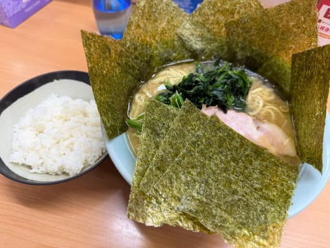 朱沢さんねー、よくないことに家系のおいしさに気付いてしまった( ᴖ⩊ᴖ;)月イチまでにしておきます