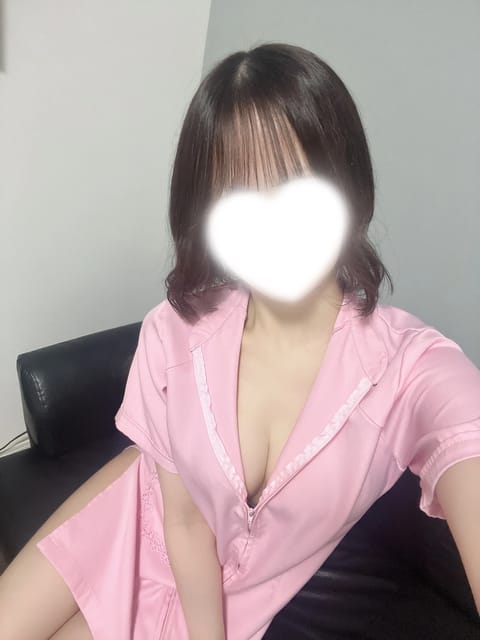 出勤しました🎀

今日は金曜日〜☺️💕
すごく暑いから熱中症気おつけようね🥲‎🫧

13:00〜3:00までいるよ​ᰔᩚ