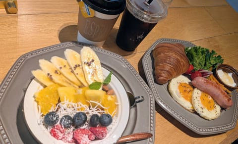 モーニング行くのハマってます🍍🫐🍓