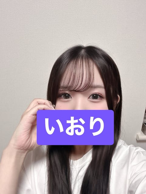 やほ💫
いおりだよ🐰
この間までちょっと涼しかったのに今日とても暑い！！
いおり溶けそうです🫠
そんな溶けかけのいおりは