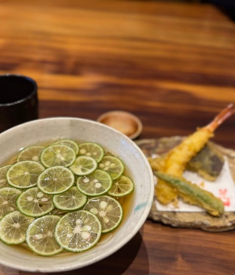選挙行って▶︎すだちそば
外を歩いてたら信じられんくらい汗かいて
もう冷たい麺しか受け付けん⋯
ってなったよ😅
今日は道