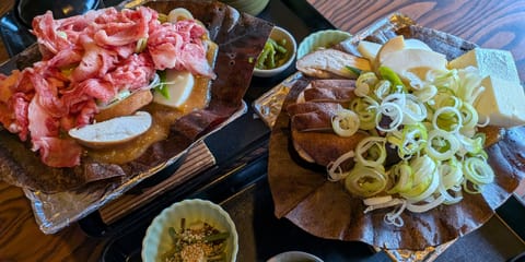 ご馳走様でした♡
美味しかった🤤✨

飛騨牛🥩と朴葉味噌の定食を頼んだんだけど、「野菜の下にお肉が隠れてるのかな〜？」っ