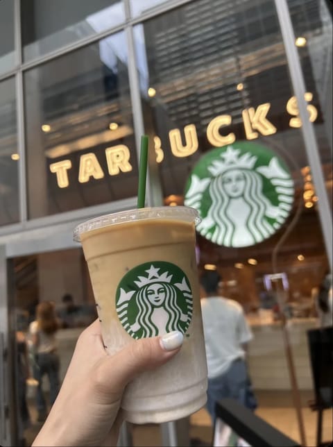 久しぶりにスターバックス。

コーヒー好きなのですが…
純喫茶派なので
なかなか行かないのです…🤍

美味し