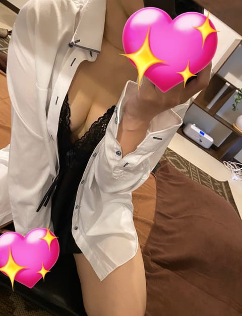 おはようございます☀️

14:40〜
90分の1枠のみ🈳

お待ちしてます😉💕