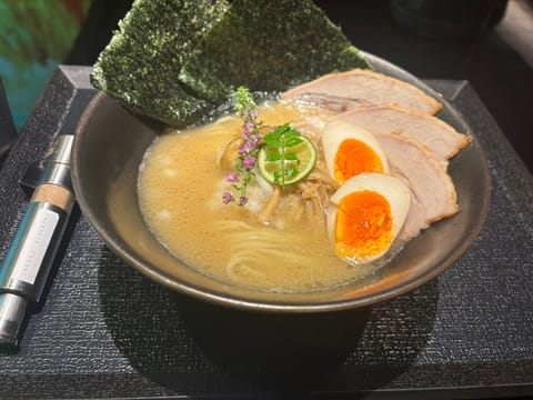推しラーメン🦪💕
この前空いてて久しぶりに行けましたヽ(*'▽'*)ﾉ
本日18時まで日本橋ルームでお待ちしてます💓
