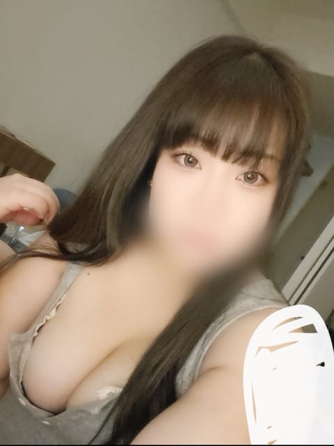 お久しぶりです🙇🏻‍♀️

女の子の日が重ためだったのと
風邪を引いて体調を崩してしまったので
しばらくお休みを頂いてま
