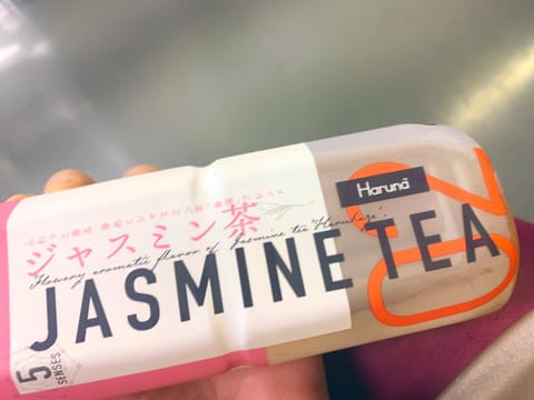 ナチュラルローソンでみつけました♡
「春風」というジャスミンティー
たしかに苦味少なくほんのり華やかな香り🌸
ジャスミン