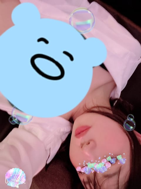 出勤しました♡
ご予約頂いたお兄様ー！
嬉しい☺️
お会いできるの楽しみにまってます♡

雨でお外出たくない方が多いかな