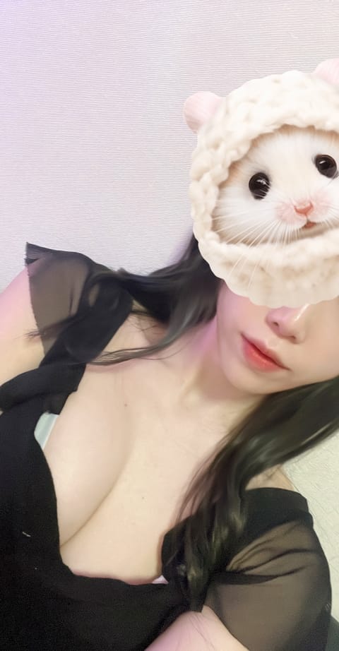 本日11〜18時30分で新大阪ルーム出勤してます！🐰💛
9月はすこし出勤が少なくなってるので会いにきてくれたら嬉しいです
