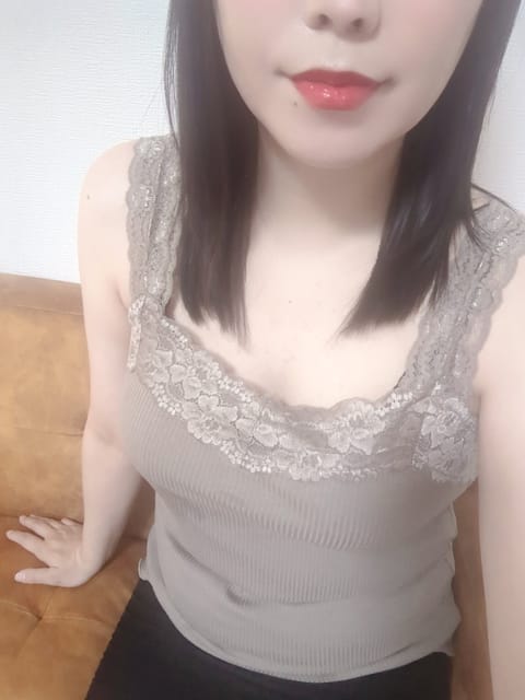 ミセス美オーラの凛です😊
20時30分から桜川ルームにて出勤してます💝
ジメジメして暑いのでお部屋涼しくしてお待ちしてお