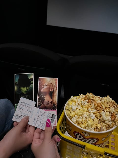 今日は久々の休みだったから親友とウィキッド観てきたー💖
映画館貸切だったw