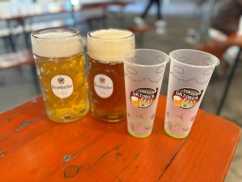 この前友だちとオクトーバーフェスト行ってきた🍻
ドイツのビール飲み比べできて楽しかったしおいしかった〜🎶