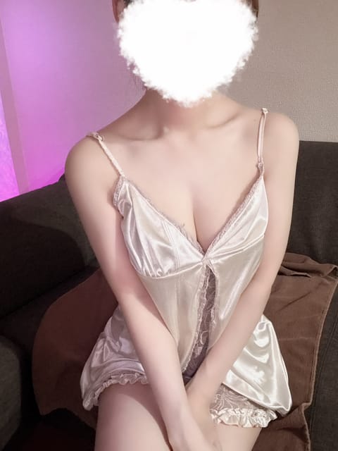 本日 10:00〜16:00までいます❣️

明日14日も10:00〜16:00、15日(金)は12:00〜16:00ま