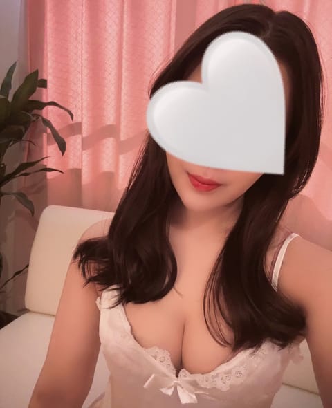 本日出勤🧚🏻‍♀️
12:00〜20:00で恵比寿ルームです💕

今日もよろしくお願いします🫧