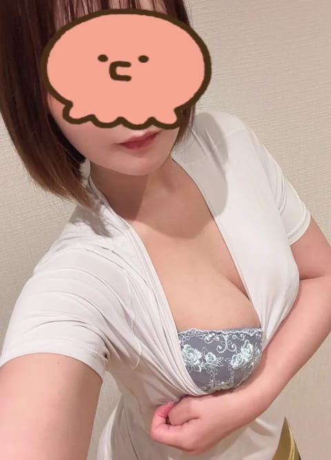 こんばんは！
もう夏も終わりですね☀️☁️

明日は急遽
8/28(金)1500-2200
三田に出勤すること