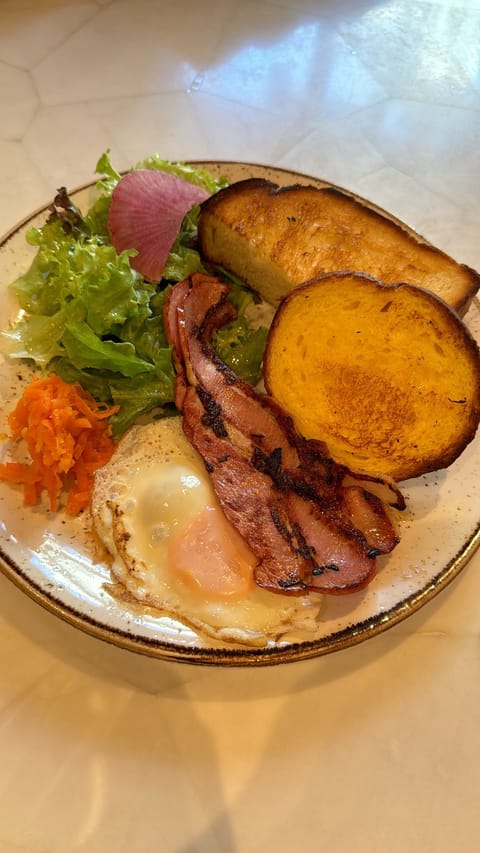 早く出勤したいな🥺🥺

おやすみなのに足のせいで
どこも行けなくて友達とおうちカフェ
フレンチトーストなのですよ🤍