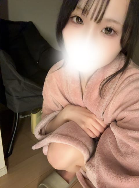 こんばんは❕❕

今日は21時～です！
出勤の日毎回雨降ってない！？て
なってます(T^T)

⚠️雨女ではないです☔️