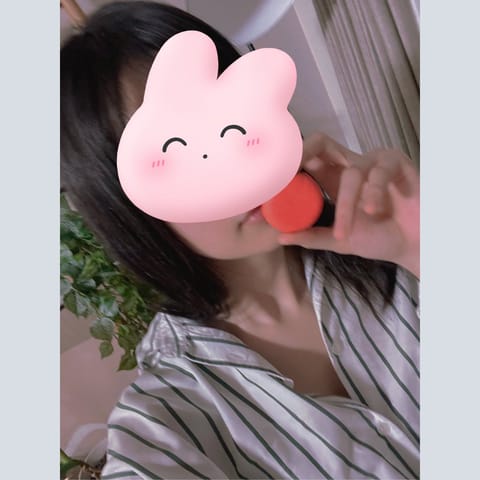 昨日はありがとうございました！
久しぶりで裏ではバタバタ🥲
写真も撮ってなかったのでお家でマカロン食べつつ撮りました📸
