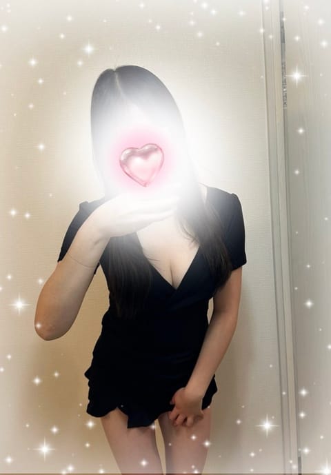 皆さんこんにちは🫧𓂃𓈒𓏸
れいなです🤍本日は17時～23時出勤です!!本日🈳ございます👀今日もお待ちしています❣️
♡♡