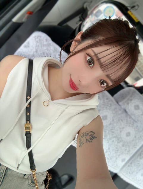 中途半端な髪の長さすぎて最近はずっと
アップにしてる、早くのびてーん🙂