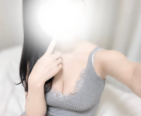 こんばんは♡
今月は長めのお休みいただいてます🙇‍♀️
また9月はいっぱい出勤する予定なので、ぜひ会いに来てください♡