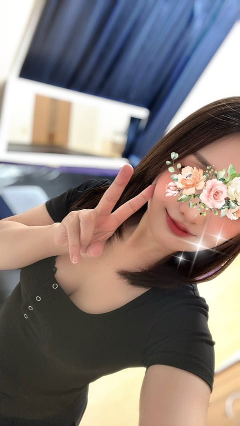 お盆いかがお過ごしですか？
私は休みなく仕事してます😅
今日は19時～25時出勤します•*¨*•.¸♬︎
お盆疲れに癒し
