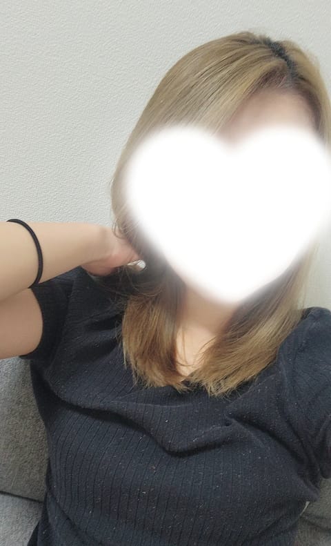 18:00〜25:00出勤中🤍

夜はまだまだこれから🌙 
残りわずかですがご案内できます🫶🏻

少しでも気になってくれ