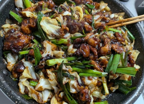 こんにっちはー！
あっつい夏に鶏肉とキャベツのスタミナ炒め🐓🥬
ニラって食べるとパワーが出るから大好き❤️‍🔥
今日は1