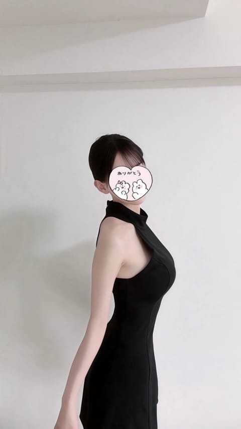 髪の毛、暗くしました🐰🖤

こだわりがちょっぴり強めなので、
衣装は水着も含めてぜんぶ自前です.⋆⟡

サナなりの“ne