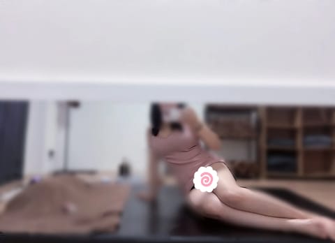 お久しぶりです♪出勤です*ˊᵕˋ*
21:00ｰ翌5:00までいます🌙
ご案内可能な枠ございますので埋まっちゃう前に!!