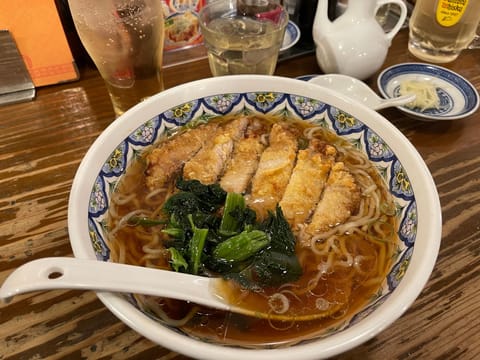 こんばんは
先日新橋の揚州商人さんへ行ってきました。ラーメンと小籠包と杏仁豆腐をいただいたのですが、親しみやすさもありな