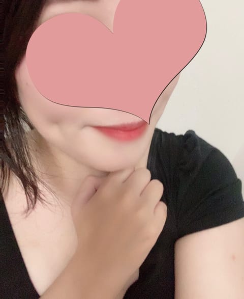 左にだけできるエクボ

これ、小さい時に走って転んで
机の角でぶつけてからできた
って母から聞かされてます

昔のアルバ