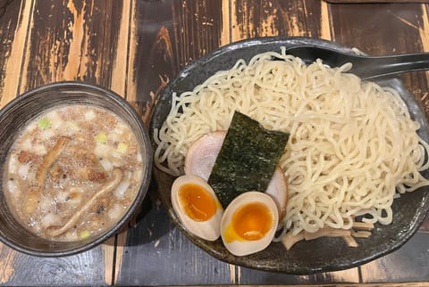 深夜の飯テロ🍜
最近食べたらあめん

味噌ラーメンのお店なのに
つけ麺と醤油ラーメンがこんなに美味しいなんてえぐいだよ🥹