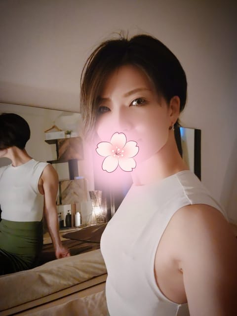 先日急遽お休み頂いてしまい…
今日は元気に出勤しました!!
いつもとなんか化粧ちがく

皆様、事前予約ありがとうございま
