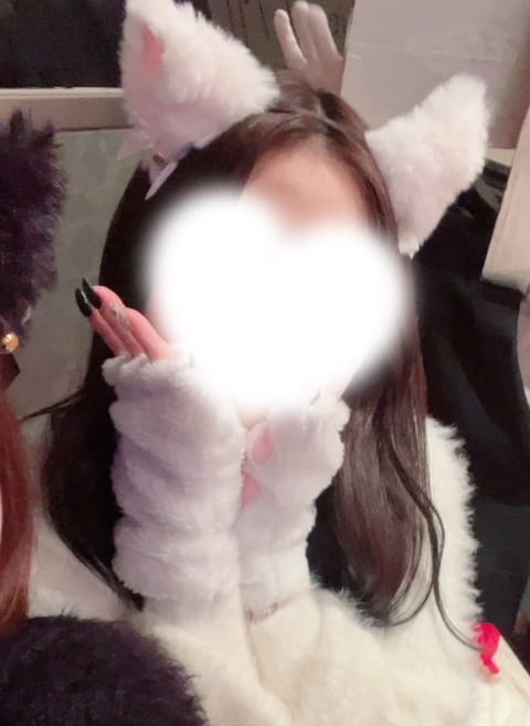 本日29時までいます🫶🏻

昨日ハロウィンだったので、おともだちと白猫になったよ^.   .^ฅ🤍