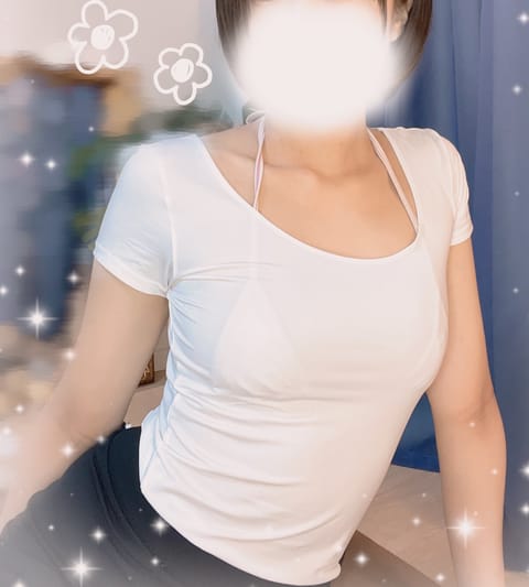 あけましておめでとうございます☀️
本日20:30から一花出勤です🫰🌸

雨宿りに、お正月のくつろぎタイムに、ぜひ会いに