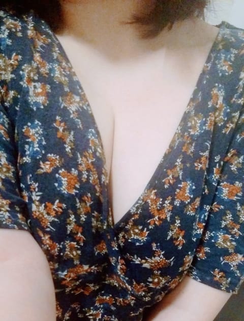 本日5月6日はまはるは14～22でお部屋にいてます😊
暑くなってくると炭酸が美味しいですね！メロンソーダが好きです🍈
今