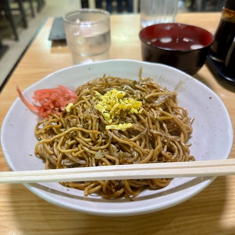 お昼、千束通りの甘味処山口家本店へ寄ってみたよ🚶‍♀️
白衣姿のおかあさんに優しく声を掛けられ、昭和の松竹映画の中に居る