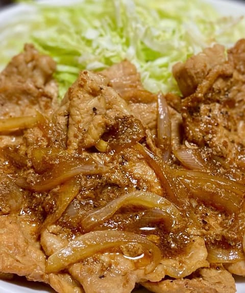 今日は生姜焼き作った〜！！
ちゃんと晩ごはん作ったあたしえらい😌

美味しくできたしあとはゆっくり晩酌タイム♡
いただき