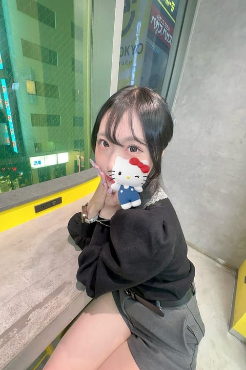 今日はキラキラ金曜日〜🎶🌟
明日お休みのお兄さんも多いのかな？♡
早くみんなに会いたいな〜🥹💞