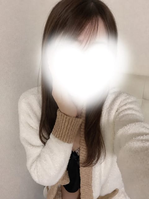 8/14（金）14-28
8/15（土）14-28

今週の出勤です🌻

最近気になっているのは映画のちいかわ！笑

X