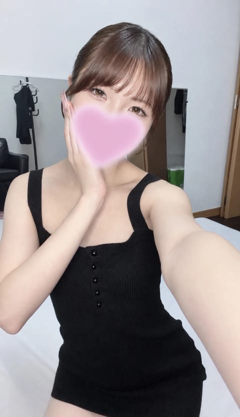 こんにちは♡
今日は21:00まで大宮ルームに出勤してます🫶🏻💕

今日はどんな1日を過ごしてるのかな？💭
お仕事の人も
