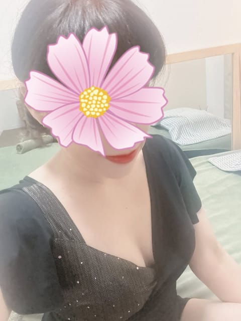 今日は久々にルレーヴに出勤してます！
ご予約ありがとうございます😊
21:30〜23:00まで🈳あります。
連休ラスト、