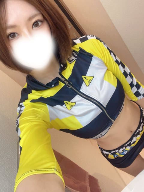 こんにちは！つきです🌙* :ﾟ

最近のマイブームは雑巾がけです🧹🪣🧽
目線を落とす事で汚れの見え方かわるなあ、、^ᴗ 