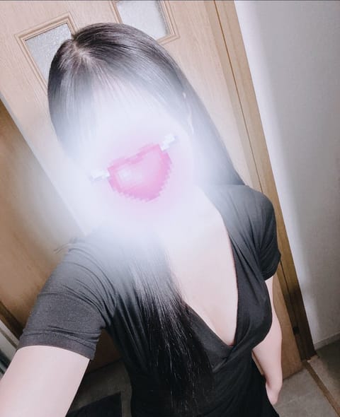 皆さんこんにちは🫧𓂃𓈒𓏸
れいなです🤍本日は17時～23時出勤です！冬の疲れに暖かくて気持ちいオイルマッサージはどうです