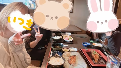 昨日ROSÉのお友達と
ご飯行ってきました〜🐟✨️

みんなかわいいかった。。。
ずっとにまにましてしまった( ⌯'-'