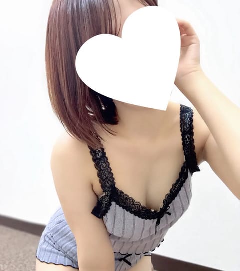 こんにちは☺︎
今日は初出勤の日緊張する〜〜😂💓笑
どんなお兄様方と会えるかドキドキしてます💓
事前予約もしていただいて