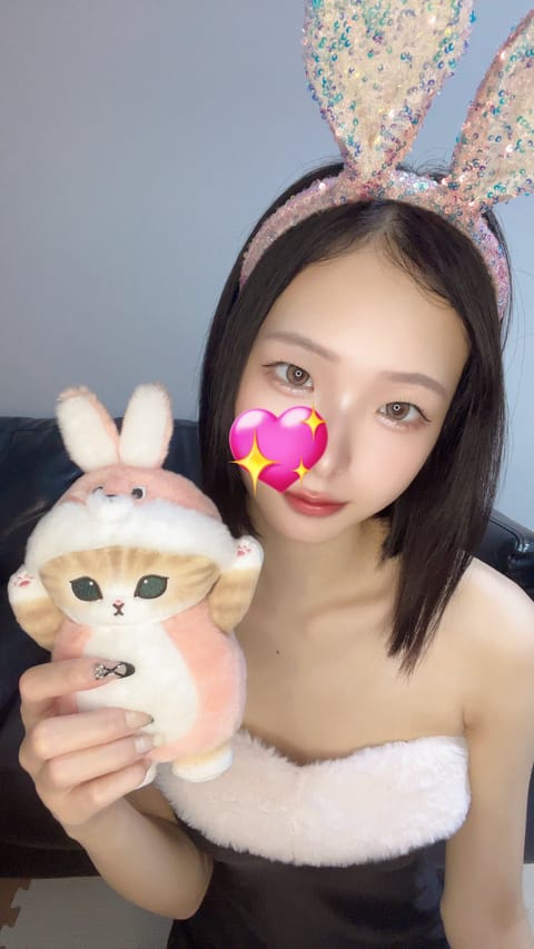 本日14時〜います🏠🫧
２日目ですが癒しを沢山届けます💆🏻‍♀️！！！
短い時間ですがお待ちしております~🐥🌈