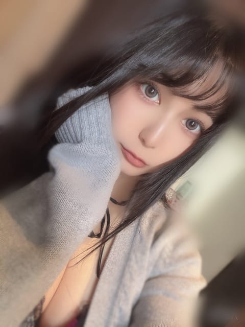 3/22(日)12:00-20:00

本日もロングでおります♪

春🌸ということで
遂にね、家にラグを買ったんですよ✨